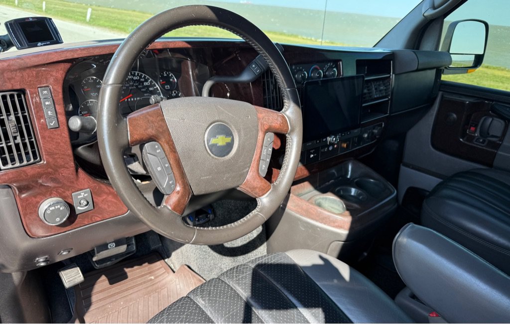 Used 2013 Chevrolet Express 2500 Extended RWD image 10
