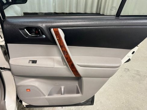Used 2012 Toyota Highlander Limited image 33