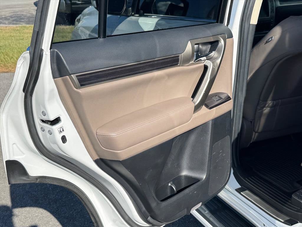 Used 2021 Lexus GX 460 Premium w/ Premium Package AWD/4WD image 13
