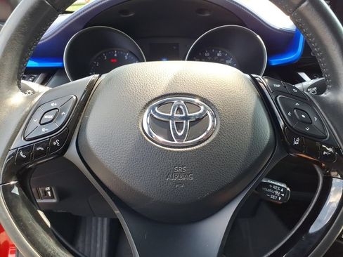 Used 2020 Toyota C-HR XLE FWD image 5