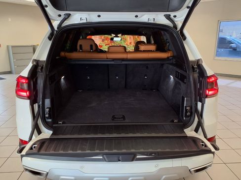 Used 2023 BMW X5 xDrive40i w/ Parking Assistance Package AWD/4WD image 17