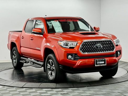 Used 2018 Toyota Tacoma TRD Sport AWD/4WD image 8