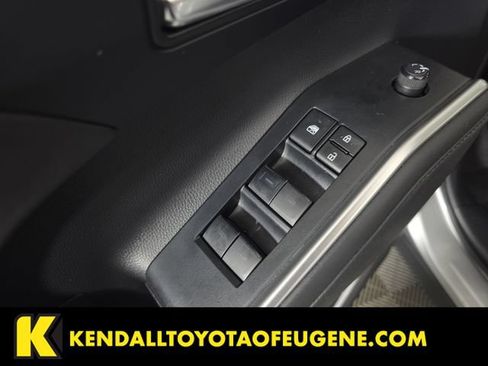 Used 2022 Toyota Highlander XLE AWD/4WD image 21