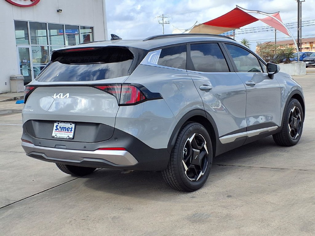 Certified 2026 Kia Sportage EX w/ EX Panorama Roof Package FWD image 8