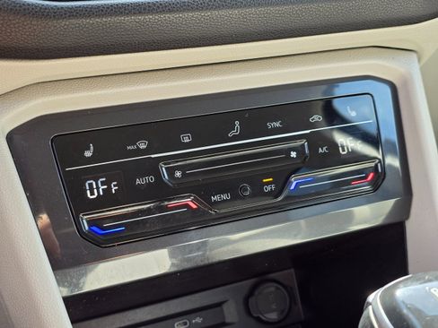 Used 2022 Volkswagen Tiguan SE image 33