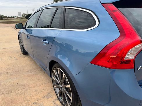 Used 2015 Volvo V60 T5 Platinum image 32
