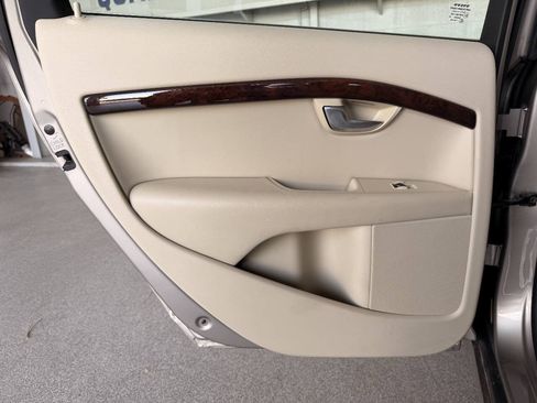 Used 2010 Volvo V70 FWD image 14