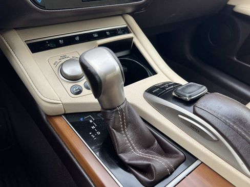 Used 2016 Lexus ES 300h Hybrid image 17