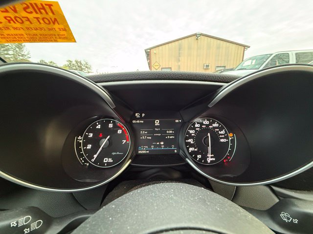Used 2023 Alfa Romeo Giulia Ti AWD/4WD image 18