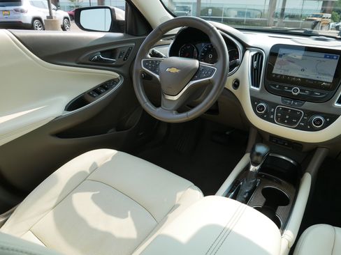 Used 2024 Chevrolet Malibu LT FWD image 9