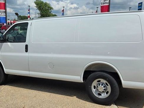 New 2025 Chevrolet Express 2500 w/ Driver Convenience Package image 5
