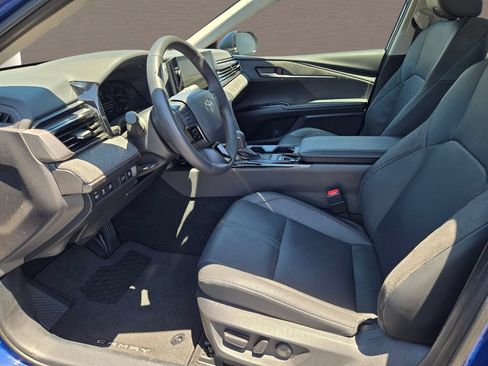 Used 2025 Toyota Camry XLE FWD image 18