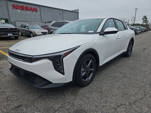 Certified 2025 Kia K4 LXS image 2