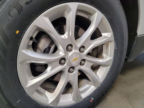 Used 2020 Chevrolet Equinox LT w/ LPO, Floor Liner Package image 31