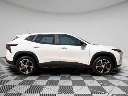 New 2026 Chevrolet Trax RS w/ Sunroof Package FWD image 6