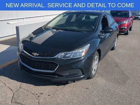 Used 2018 Chevrolet Cruze LS FWD image 1