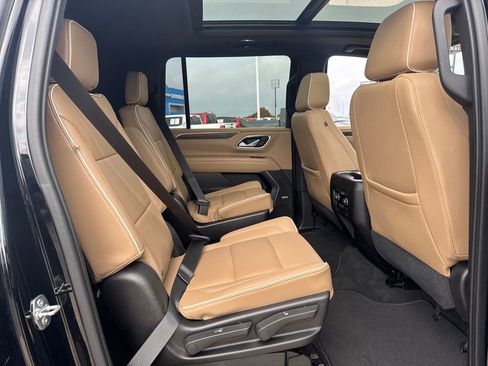 Used 2021 Chevrolet Suburban Premier w/ Premium Package image 14