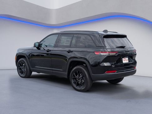 New 2025 Jeep Grand Cherokee Altitude image 5