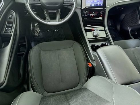 Used 2025 Jeep Grand Cherokee L Laredo AWD/4WD image 23
