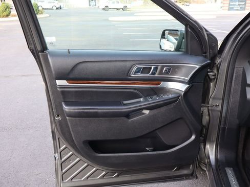 Used 2016 Ford Explorer Limited image 25