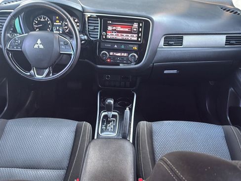 Used 2018 Mitsubishi Outlander SE FWD image 20