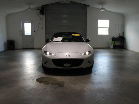 Used 2016 MAZDA MX-5 Miata Club RWD image 39