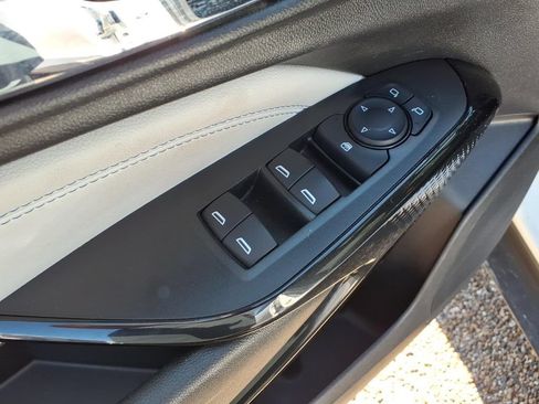 Used 2025 Chevrolet Trax LT FWD image 9