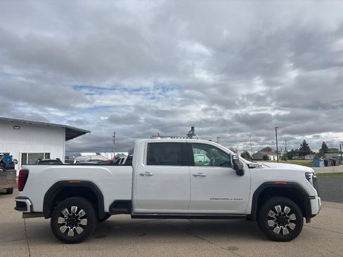 Used 2024 GMC Sierra 2500 Denali w/ Denali Reserve Package image 9