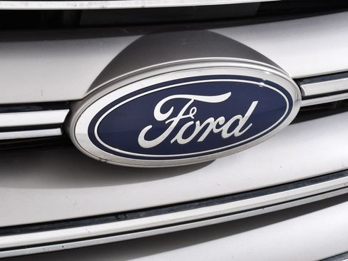 Used 2015 Ford Edge Titanium w/ Equipment Group 301A AWD/4WD image 21