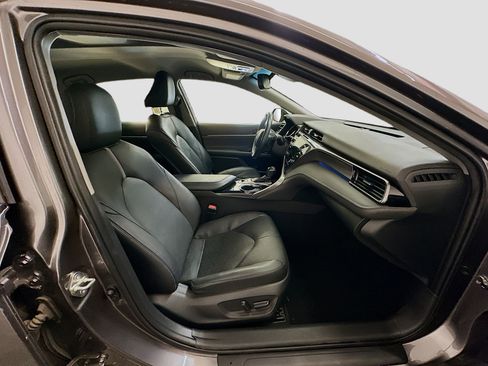 Used 2019 Toyota Camry XSE FWD image 32