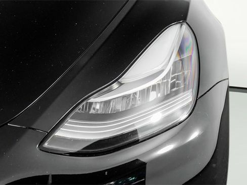 Used 2022 Tesla Model Y Long Range image 19