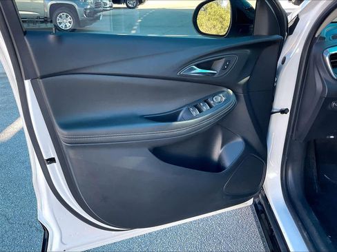 Certified 2024 Buick Encore GX Sport Touring w/ Black Roof Package image 21