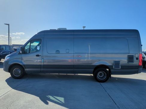 Used 2022 Mercedes-Benz Sprinter 4500 w/ Parking Package image 8