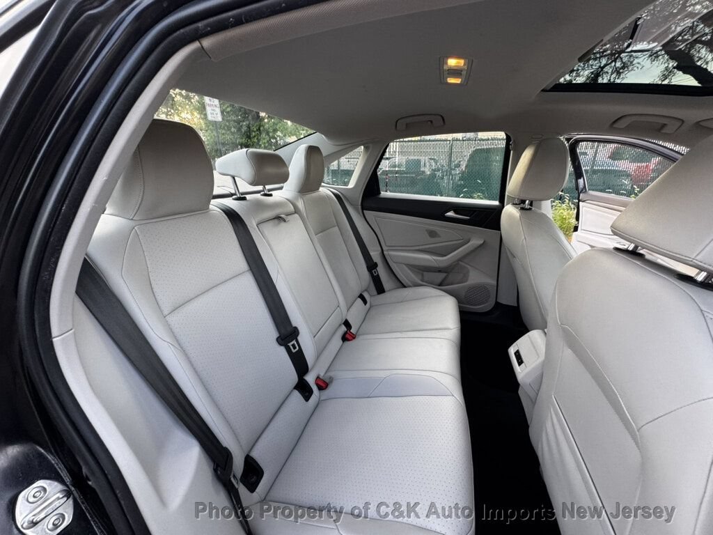 Used 2019 Volkswagen Jetta SEL w/ Cold Weather Package FWD image 27