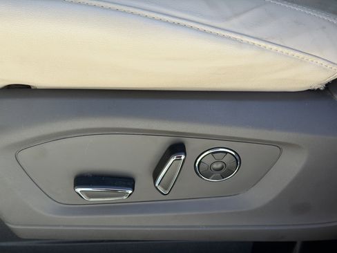 Used 2020 Ford Explorer Platinum w/ Premium Technology Package image 17