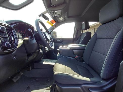 Used 2020 Chevrolet Silverado 2500 Custom w/ Custom Convenience Package image 8