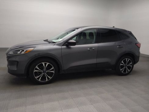 Used 2021 Ford Escape SE w/ SE Sport Appearance Package image 2