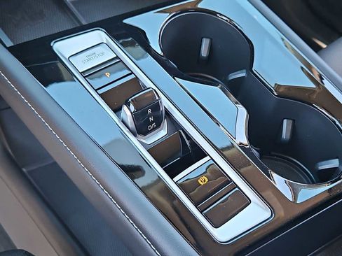 Used 2024 Volkswagen Atlas SE AWD/4WD image 31