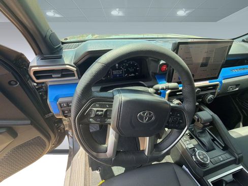 Used 2026 Toyota Tacoma TRD Off-Road w/ TRD Off Road Upgrade Package AWD/4WD image 4