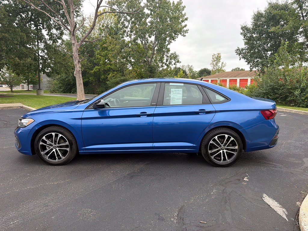 Used 2024 Volkswagen Jetta Sport FWD image 2