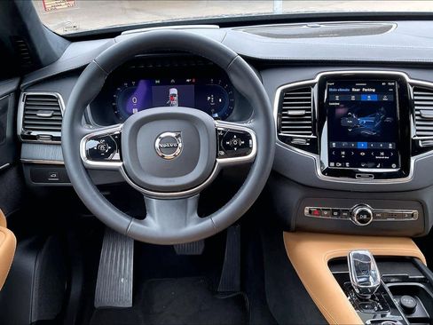 Used 2024 Volvo XC90 B6 Ultimate w/ Lounge Package image 6