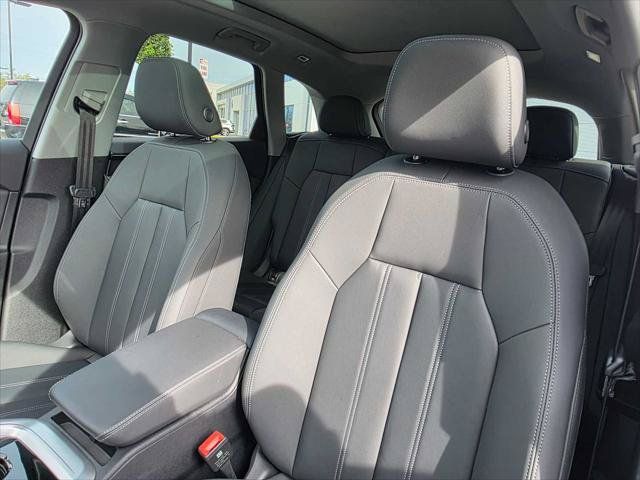 Used 2025 Audi Q5 Premium w/ Convenience Package AWD/4WD image 21