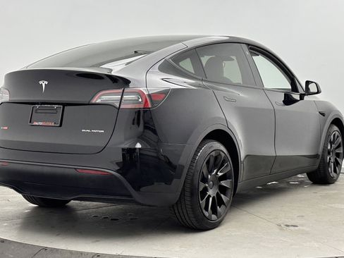 Used 2023 Tesla Model Y Long Range image 7