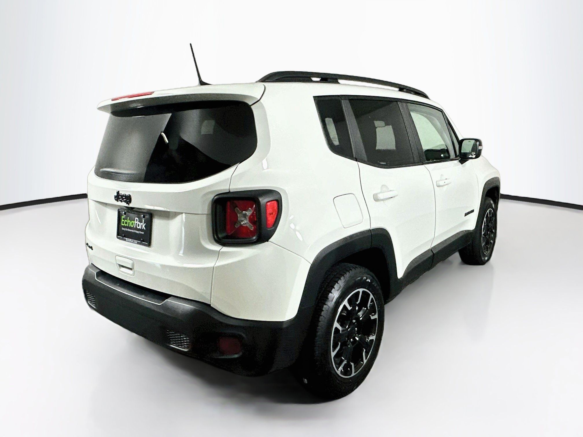 Used 2023 Jeep Renegade Latitude AWD/4WD image 9