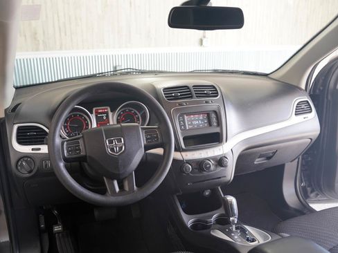 Used 2019 Dodge Journey SE FWD image 11