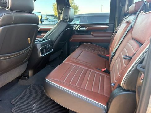 Used 2024 GMC Sierra 3500 Denali Ultimate AWD/4WD image 9