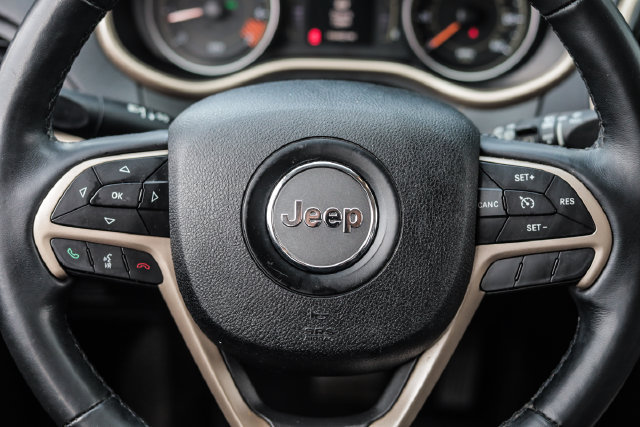 Used 2015 Jeep Cherokee Latitude w/ Comfort/Convenience Group AWD/4WD image 32