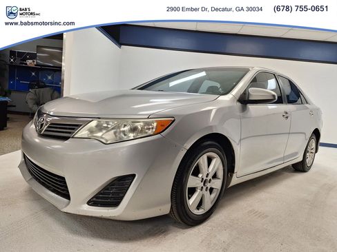 Used 2012 Toyota Camry FWD image 3