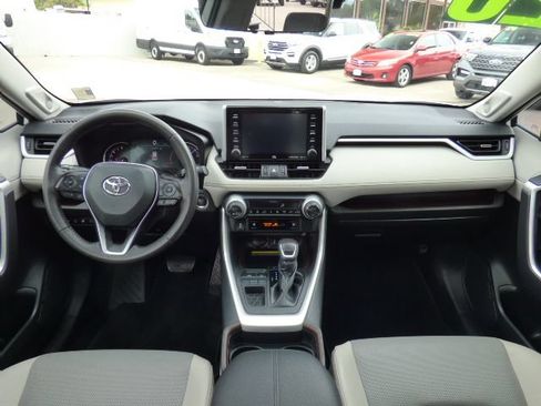 Used 2020 Toyota RAV4 Limited FWD image 19