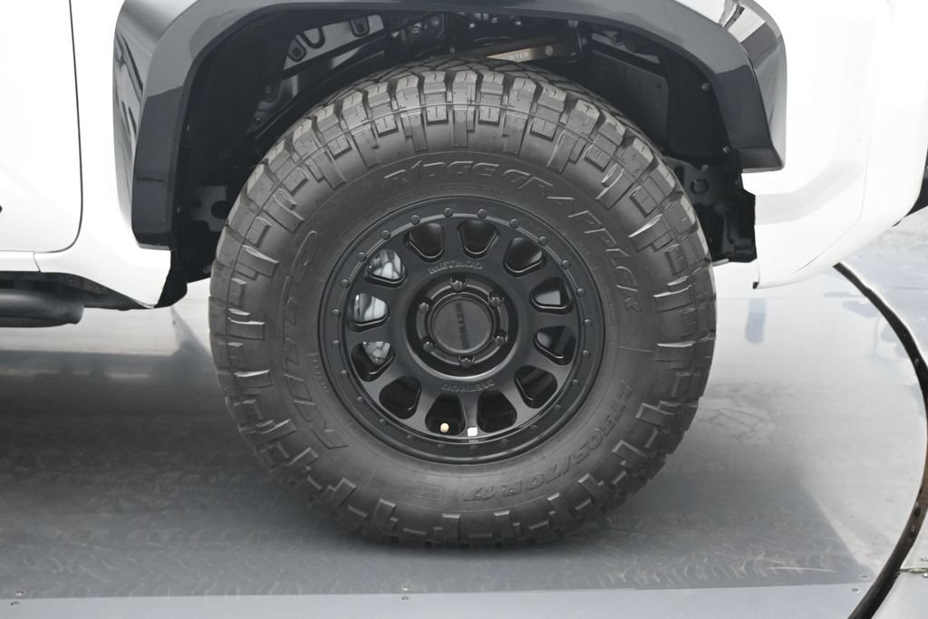 Used 2025 Toyota 4Runner Trailhunter AWD/4WD image 25